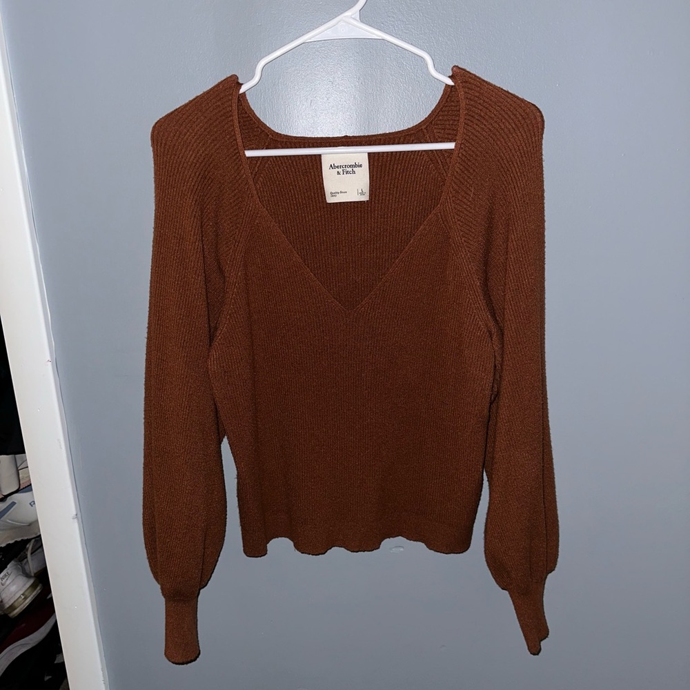 Abercrombie & Fitch Women's V-Neck Tan Sweater